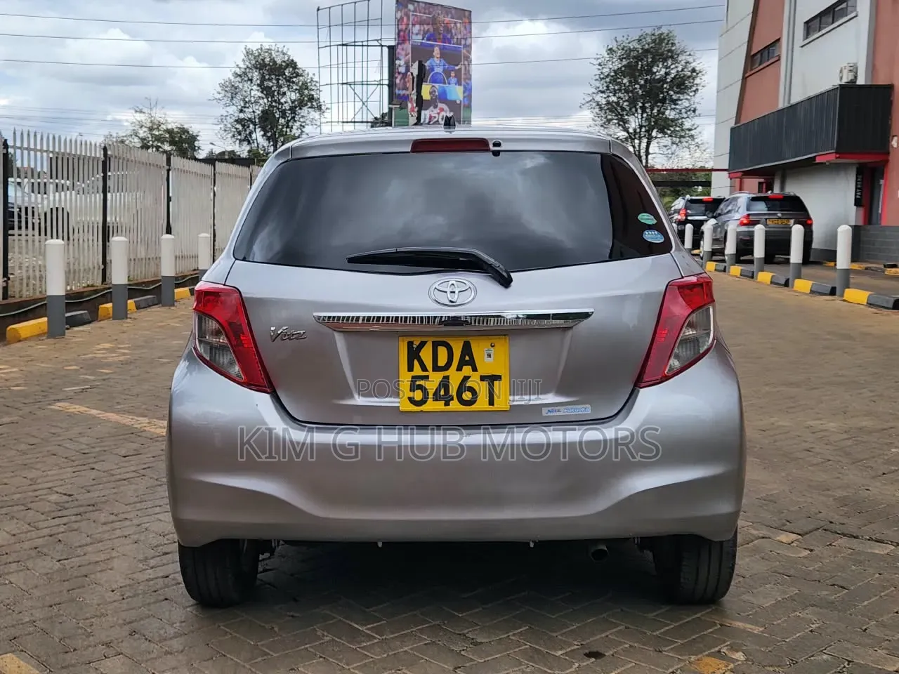 Toyota Vitz 1.3 FWD 5dr 2013 Silver