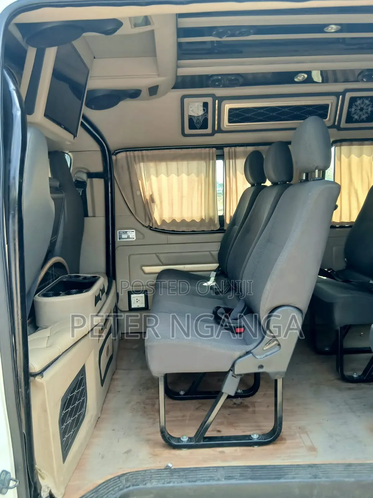 Toyota HiAce 2018 White