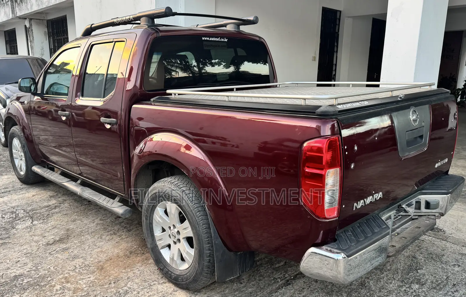 Nissan Navara 3.0 Automatic 2011 Burgundy