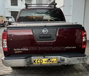 Nissan Navara 3.0 Automatic 2011 Burgundy