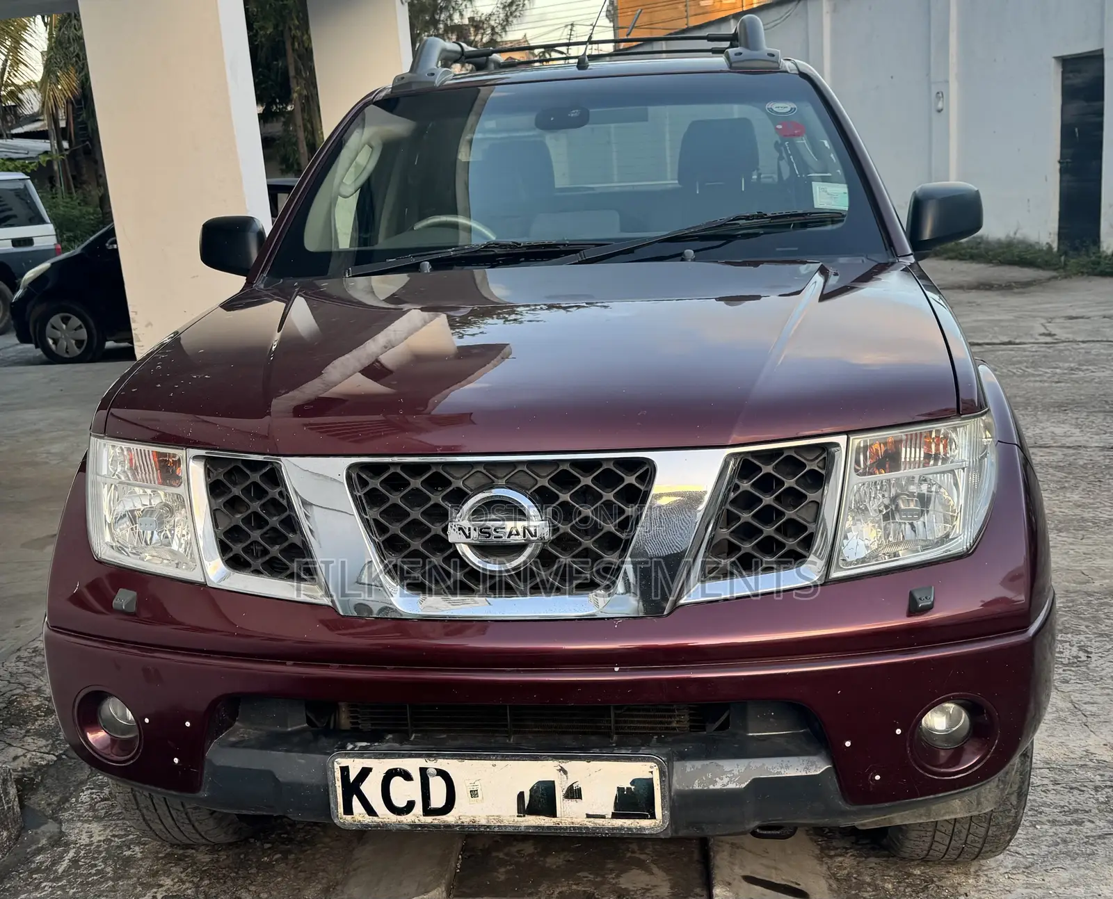 Nissan Navara 3.0 Automatic 2011 Burgundy