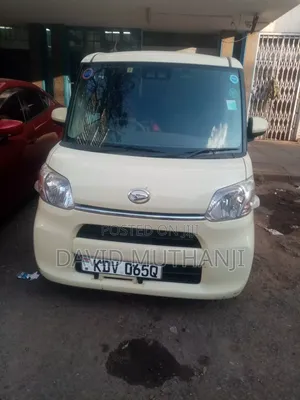 Daihatsu Xenia 2019 Yellow