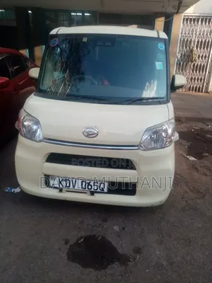 Daihatsu Xenia 2019 Yellow