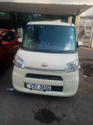 Daihatsu Xenia 2019 Yellow