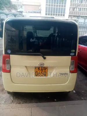 Daihatsu Xenia 2019 Yellow