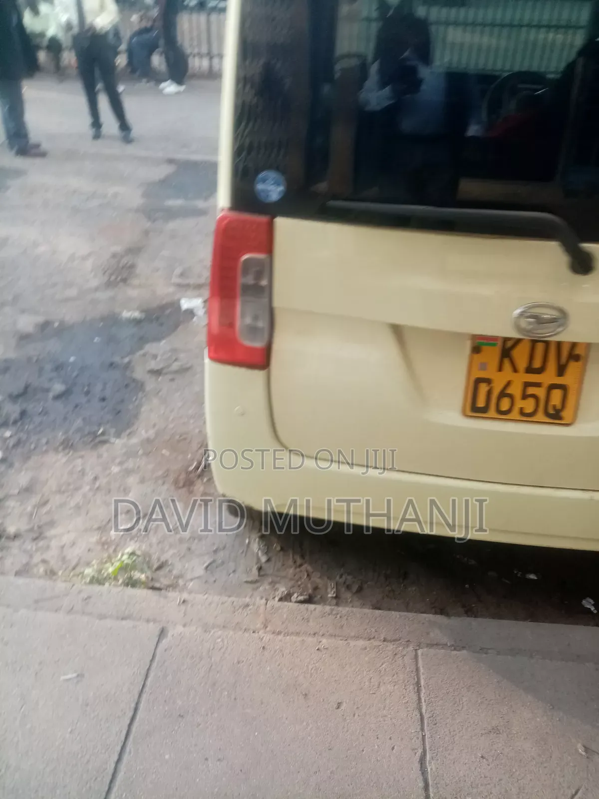 Daihatsu Xenia 2019 Yellow
