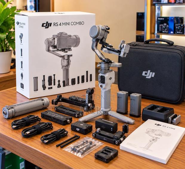 DJI RS 4 Mini Combo Camera Gimbal - main view