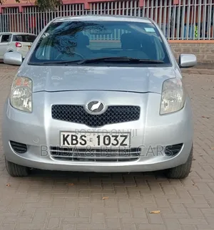 Toyota Vitz 2005 Silver