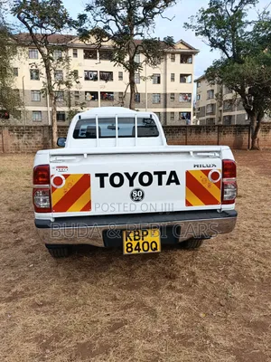 Toyota Hilux 2009 White