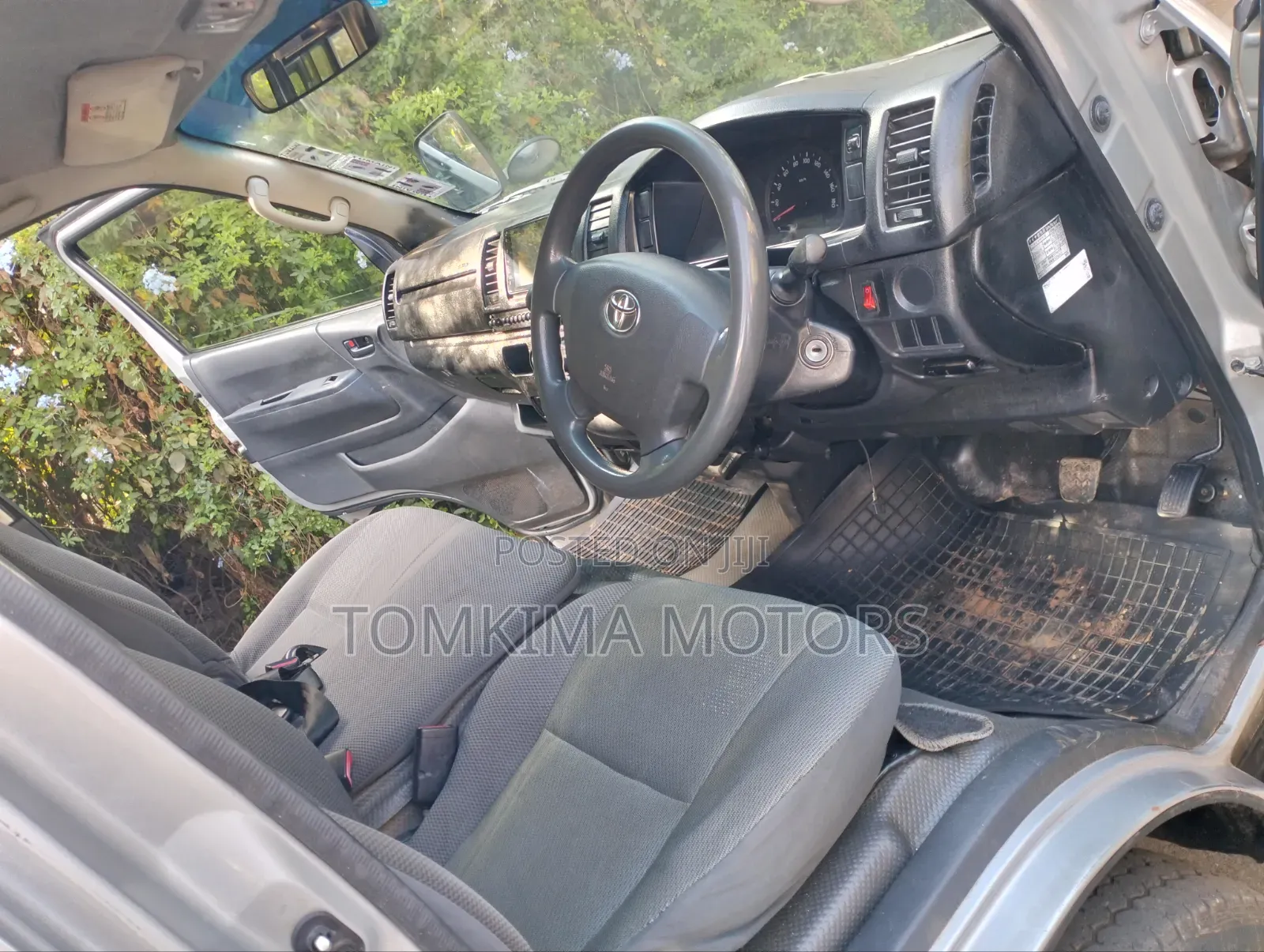 Toyota HiAce 2014 Silver