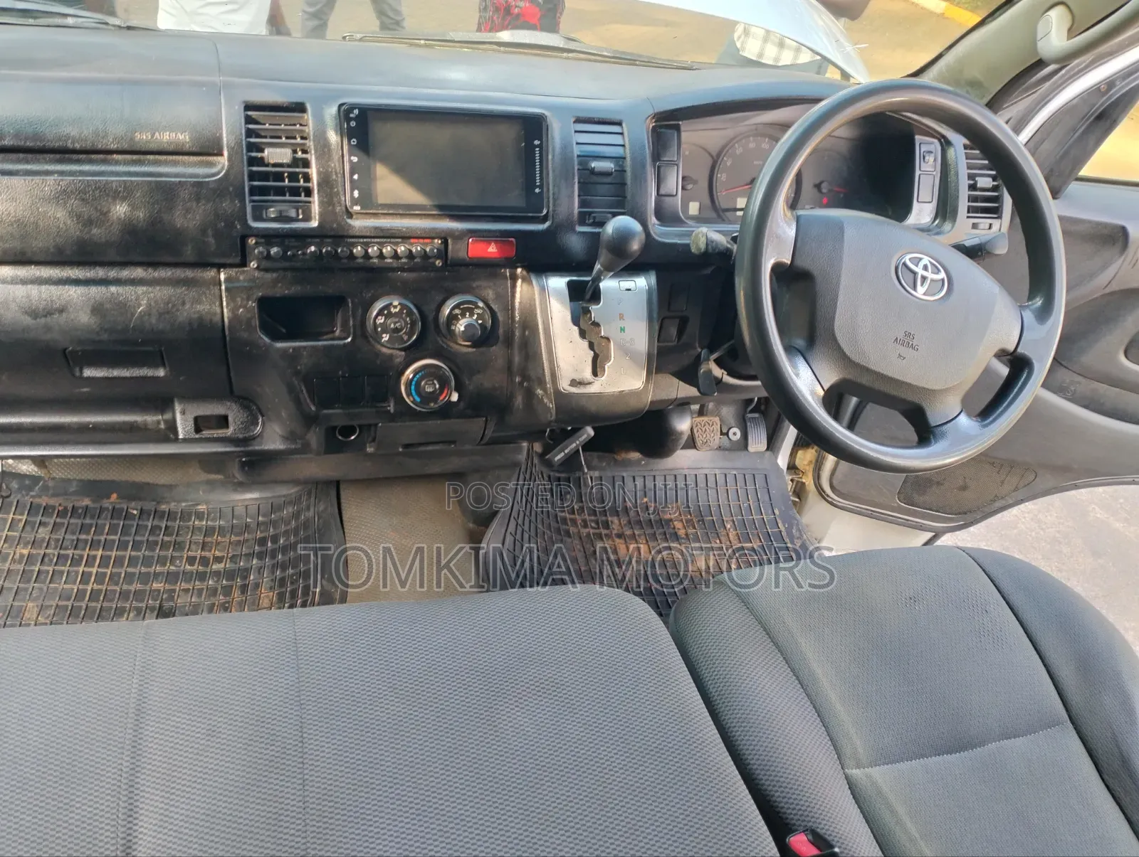 Toyota HiAce 2014 Silver