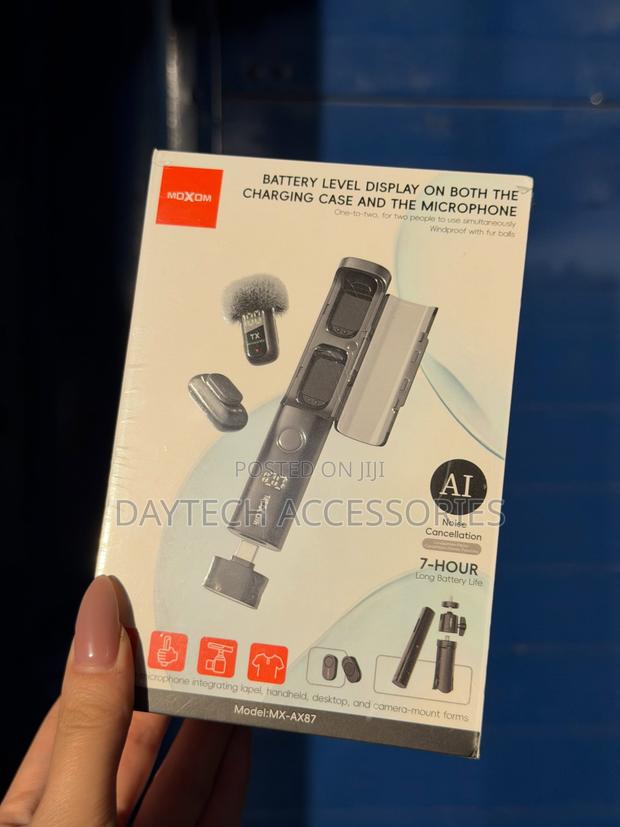 MOXOM MX-AX87 Versatile 2-in-1 Wireless Lavalier Microphone System. - main view