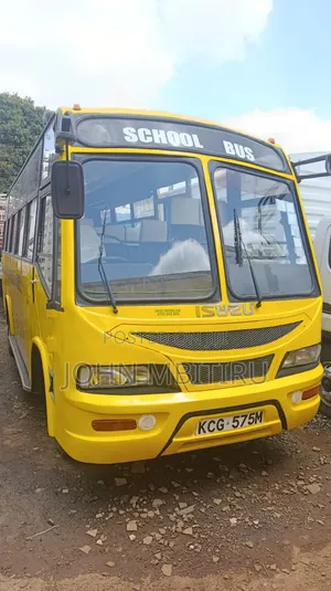 Isuzu NQR 2013 Yellow
