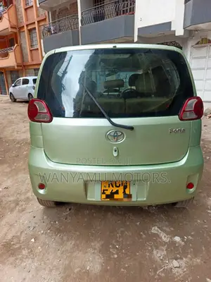 Toyota Porte 2011