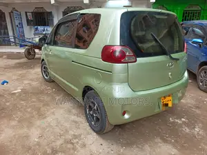 Toyota Porte 2011
