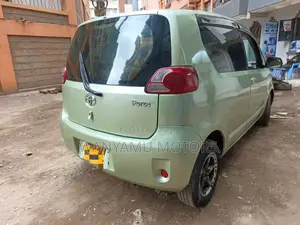 Toyota Porte 2011