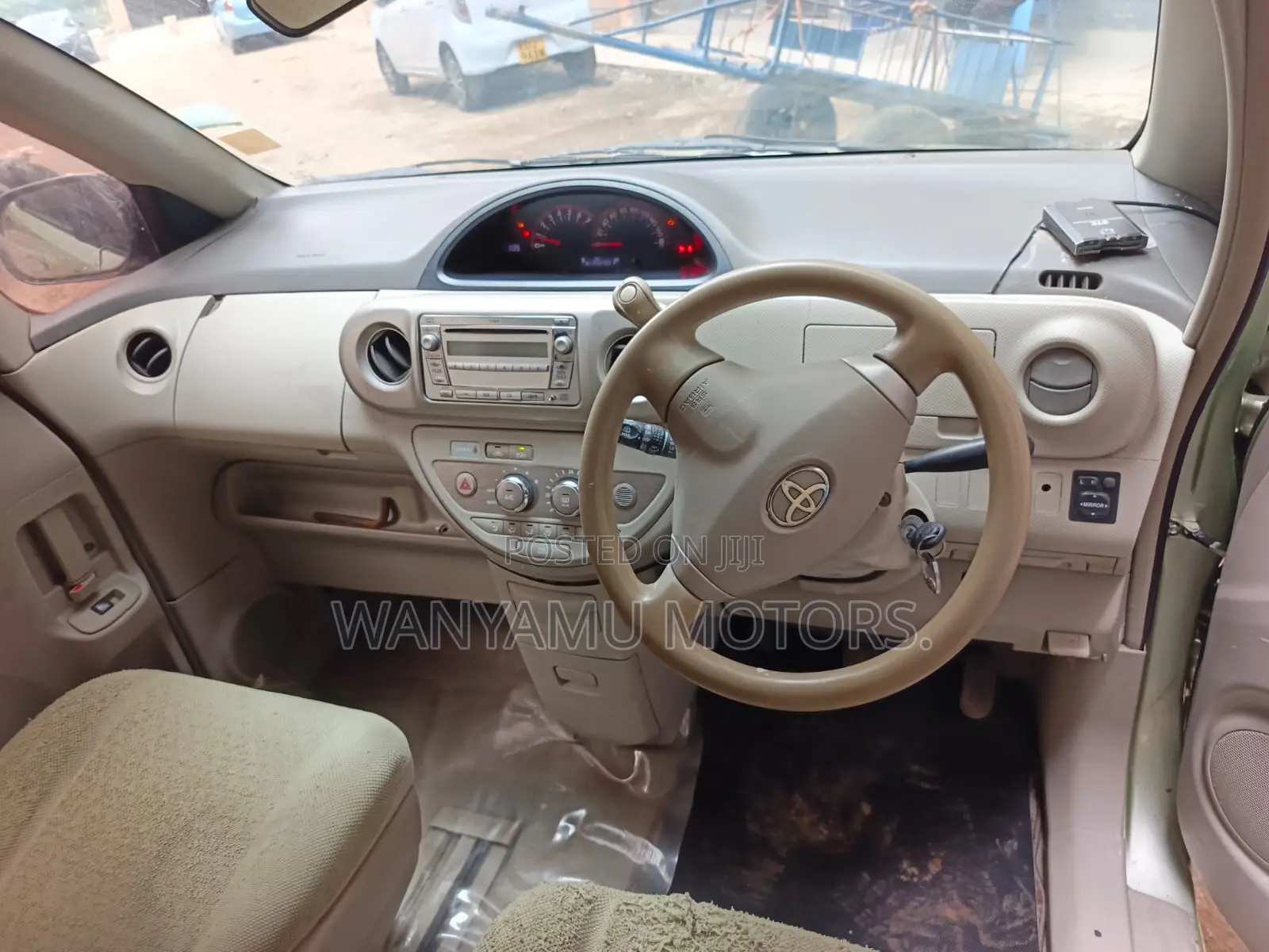 Toyota Porte 2011