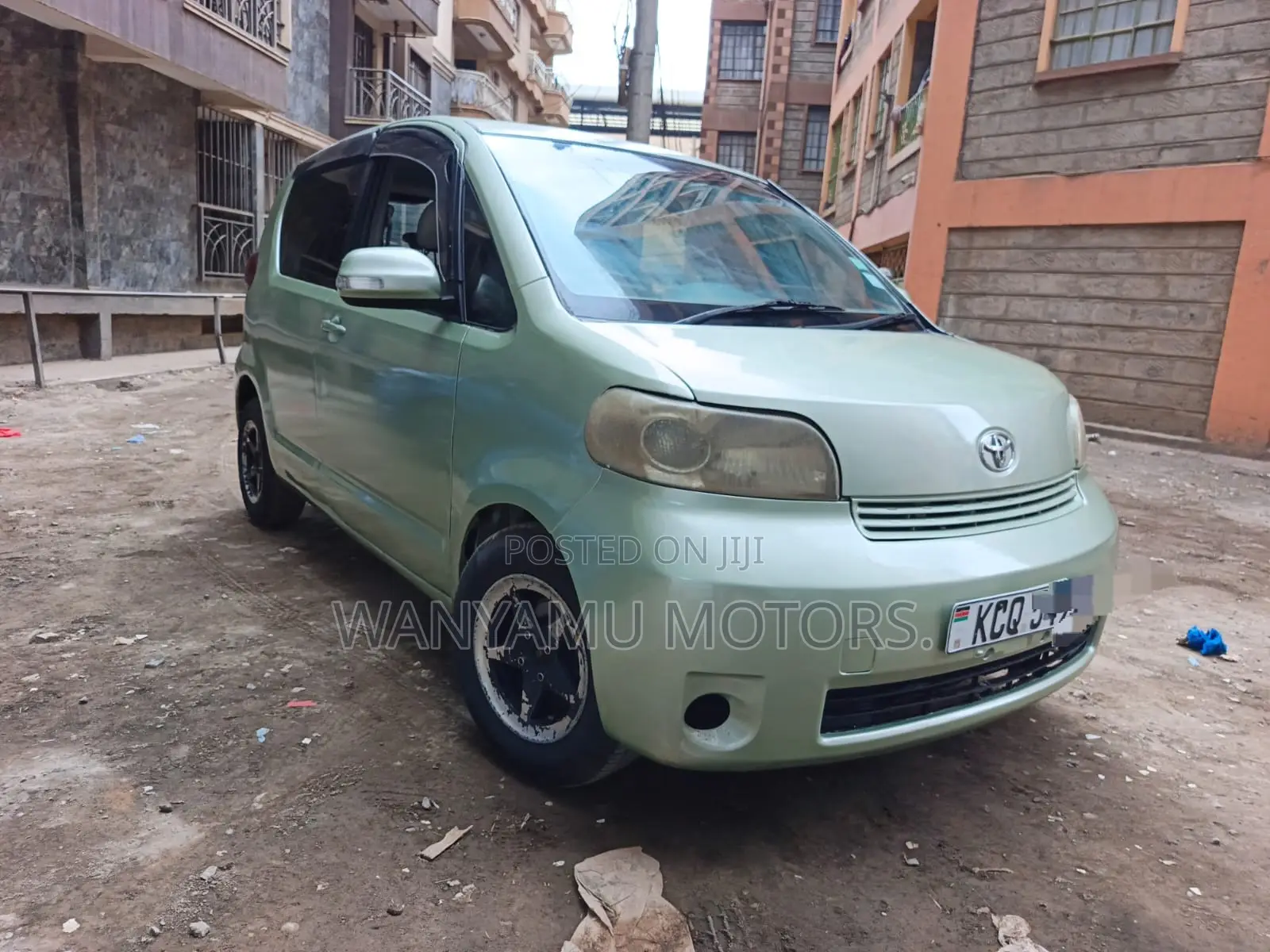 Toyota Porte 2011