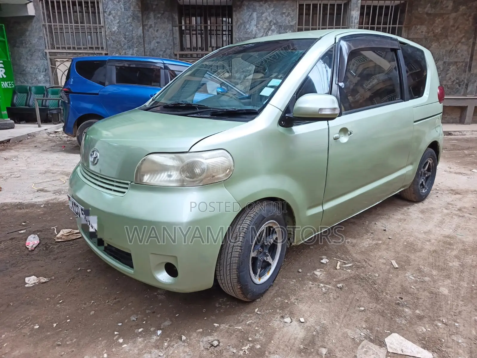 Toyota Porte 2011