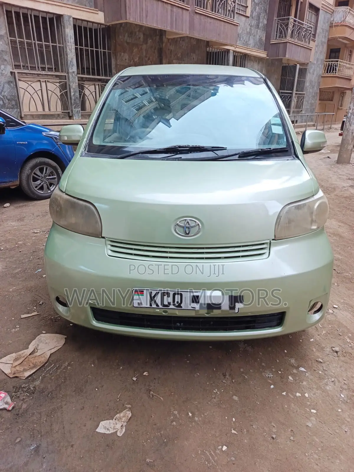 Toyota Porte 2011
