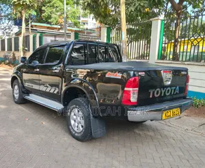 Toyota Hilux 2010 Black