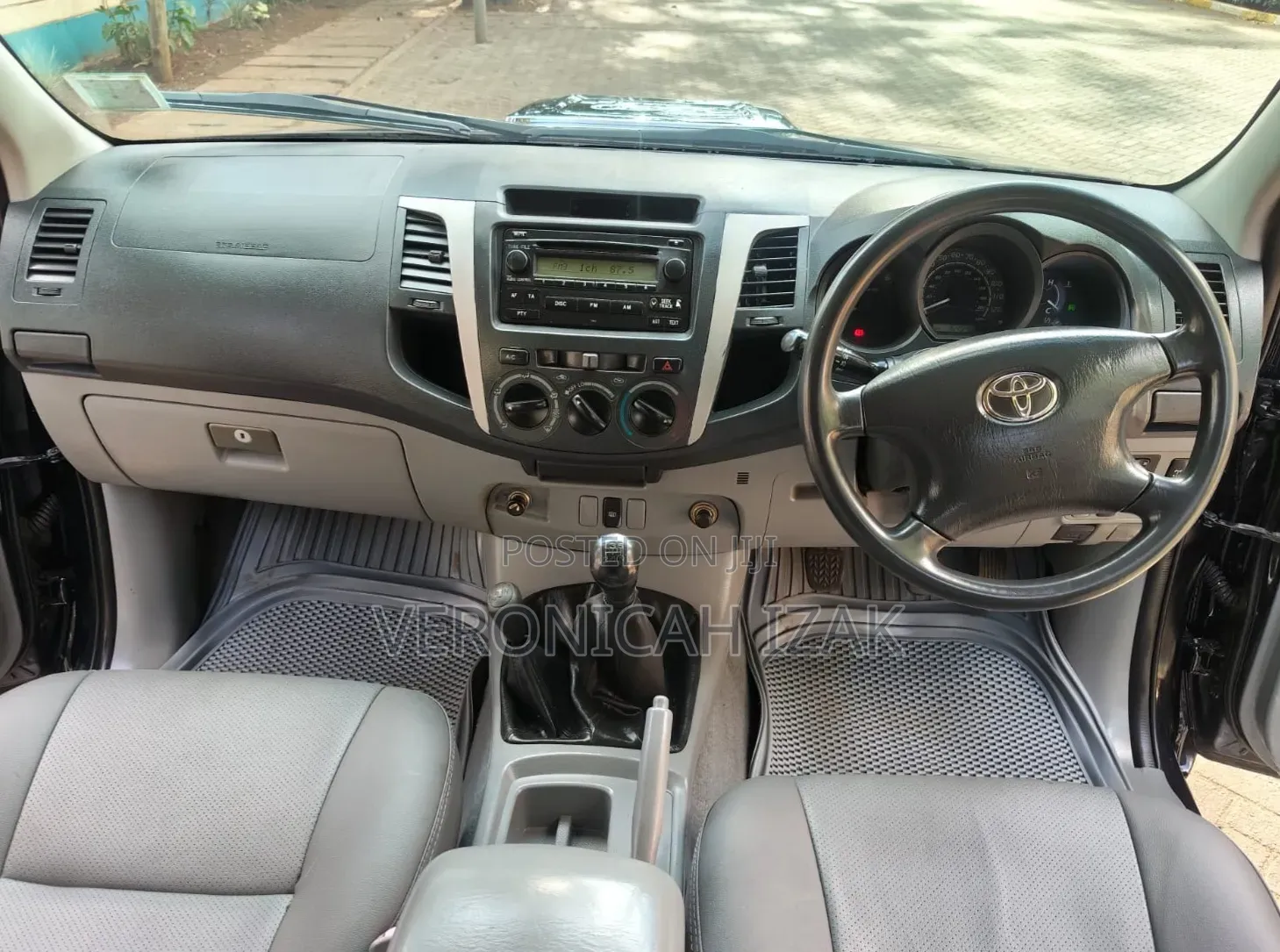 Toyota Hilux 2010 Black