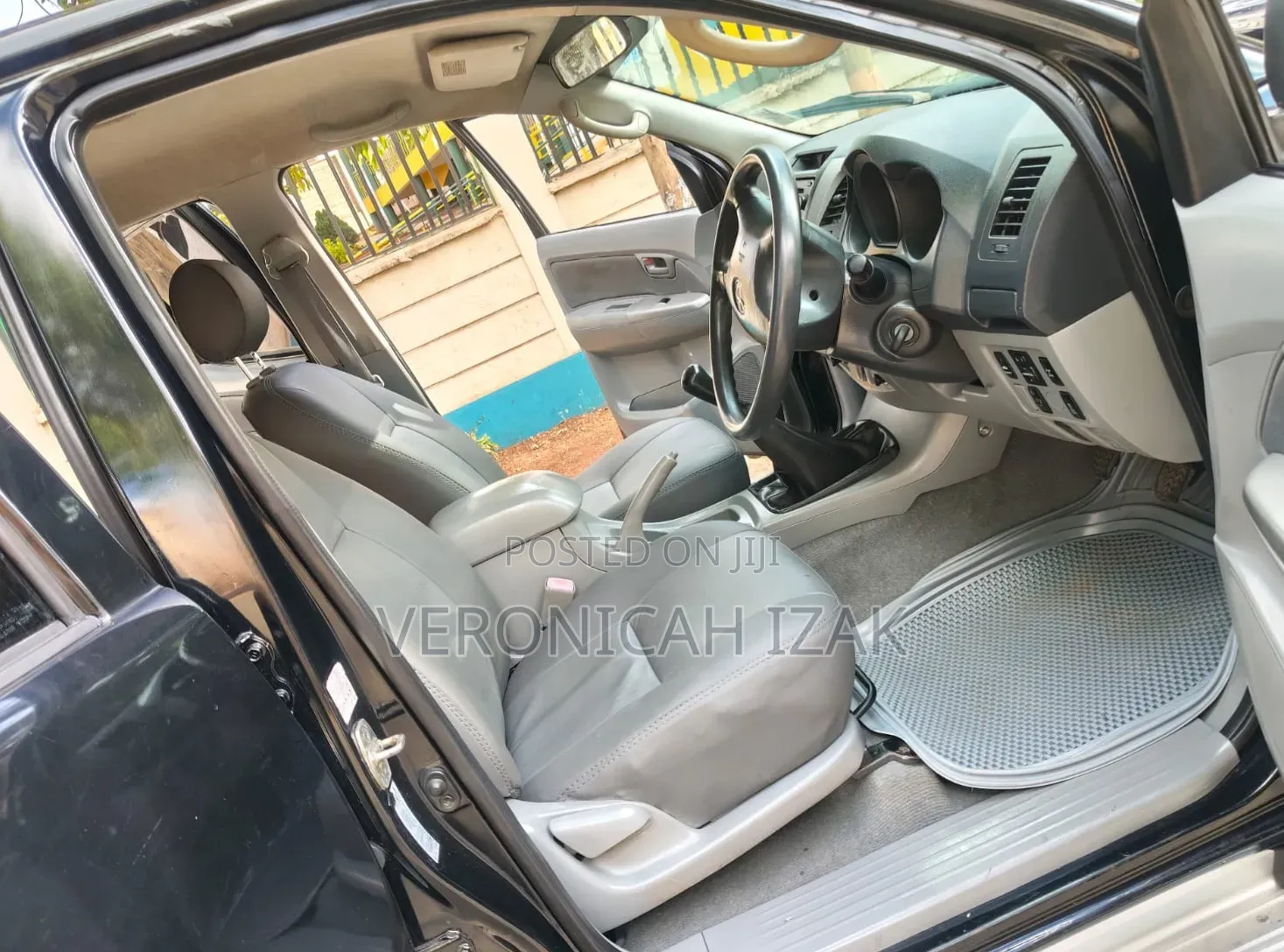 Toyota Hilux 2010 Black