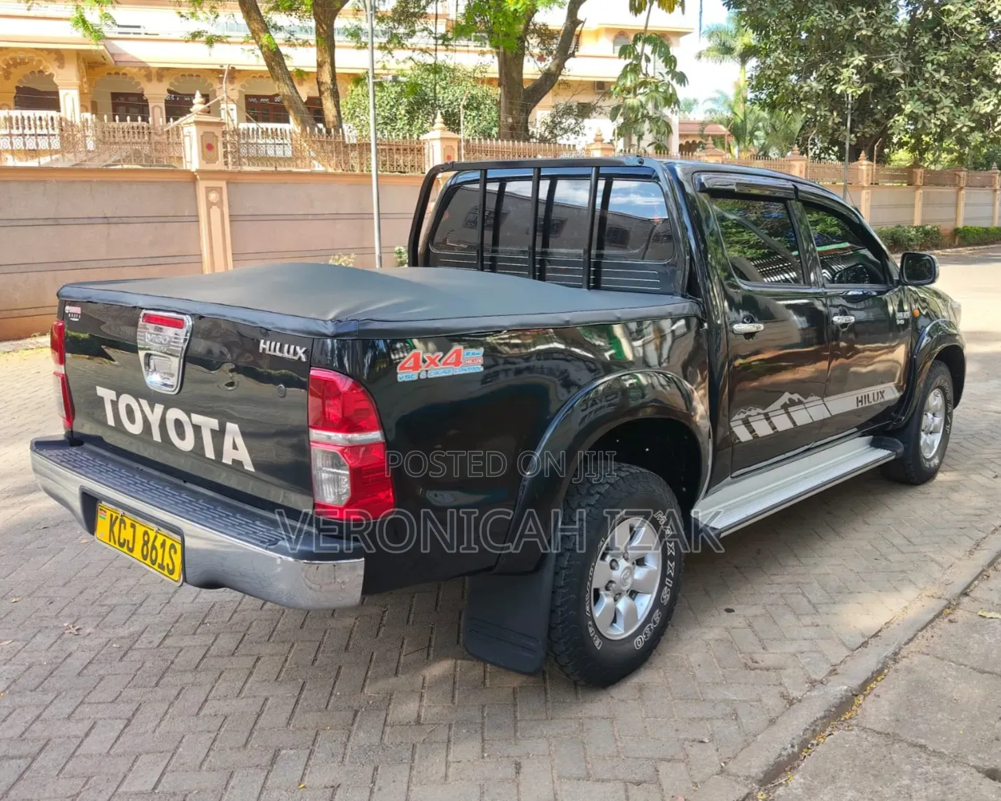 Toyota Hilux 2010 Black