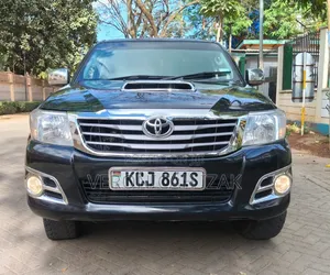 Toyota Hilux 2010 Black