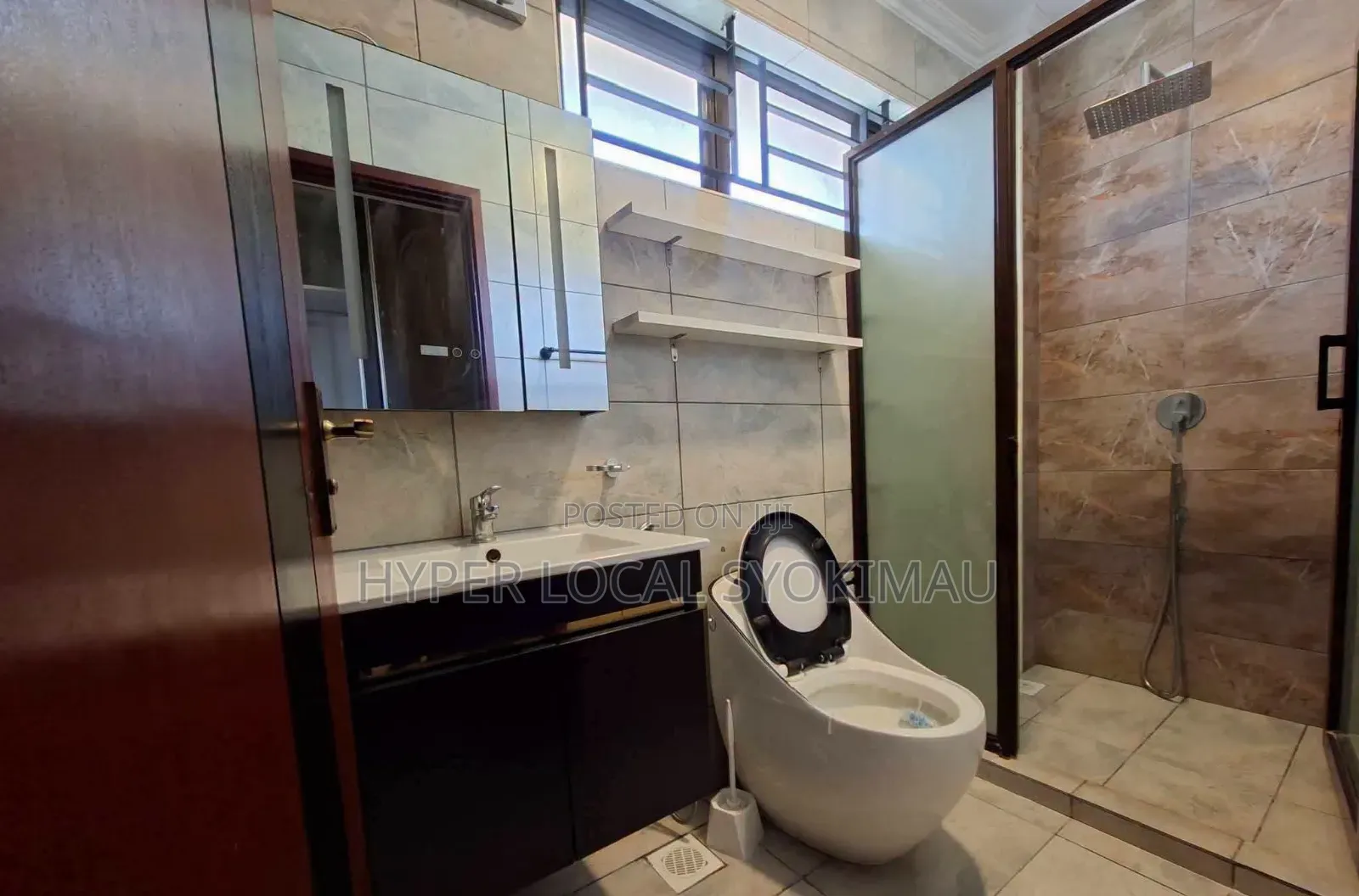 4bdrm Maisonette in Gateway Mall Area for rent