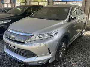 Toyota Harrier 2.5 Hybrid 4WD 2018 Silver