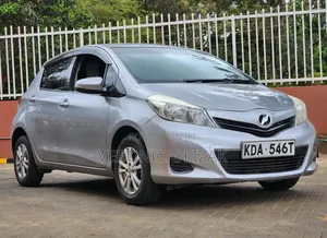 Toyota Vitz 2013 Silver