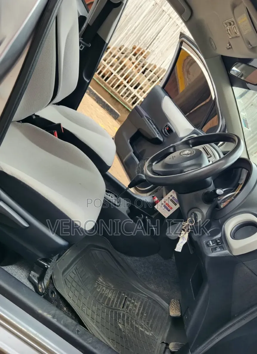 Toyota Vitz 2013 Silver