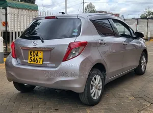 Toyota Vitz 2013 Silver