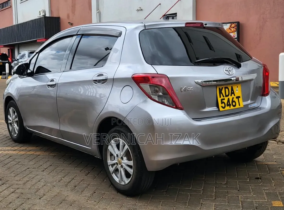 Toyota Vitz 2013 Silver