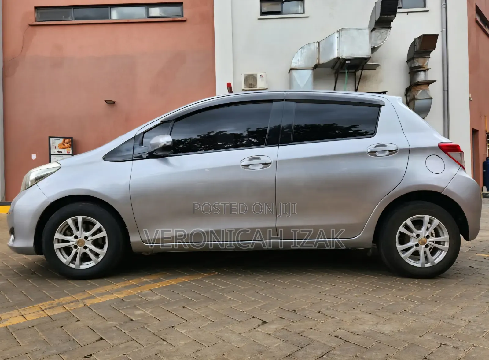 Toyota Vitz 2013 Silver