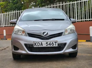 Toyota Vitz 2013 Silver