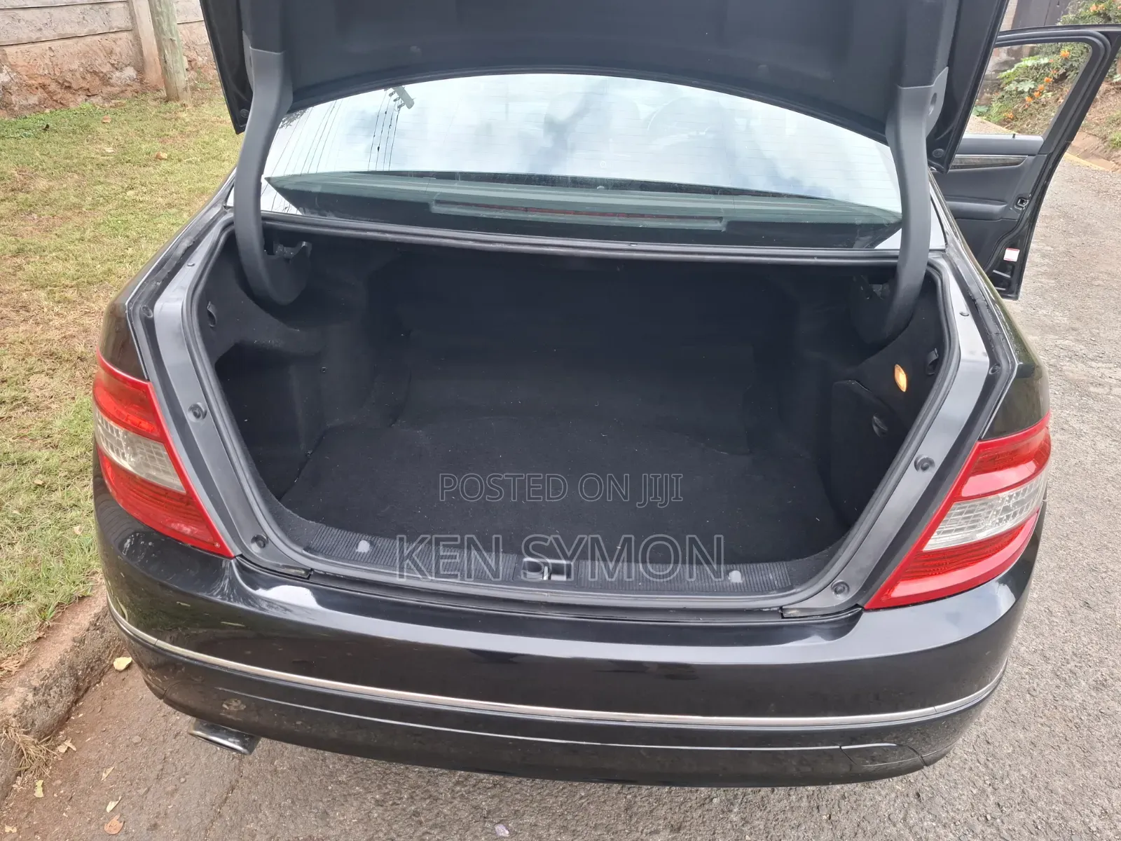 Mercedes-Benz C250 2011 Black