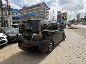 Toyota Esquire 2.0 FWD (7 seater) 2019 Black