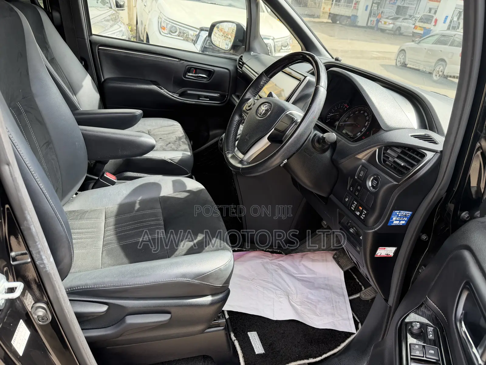 Toyota Esquire 2.0 FWD (7 seater) 2019 Black