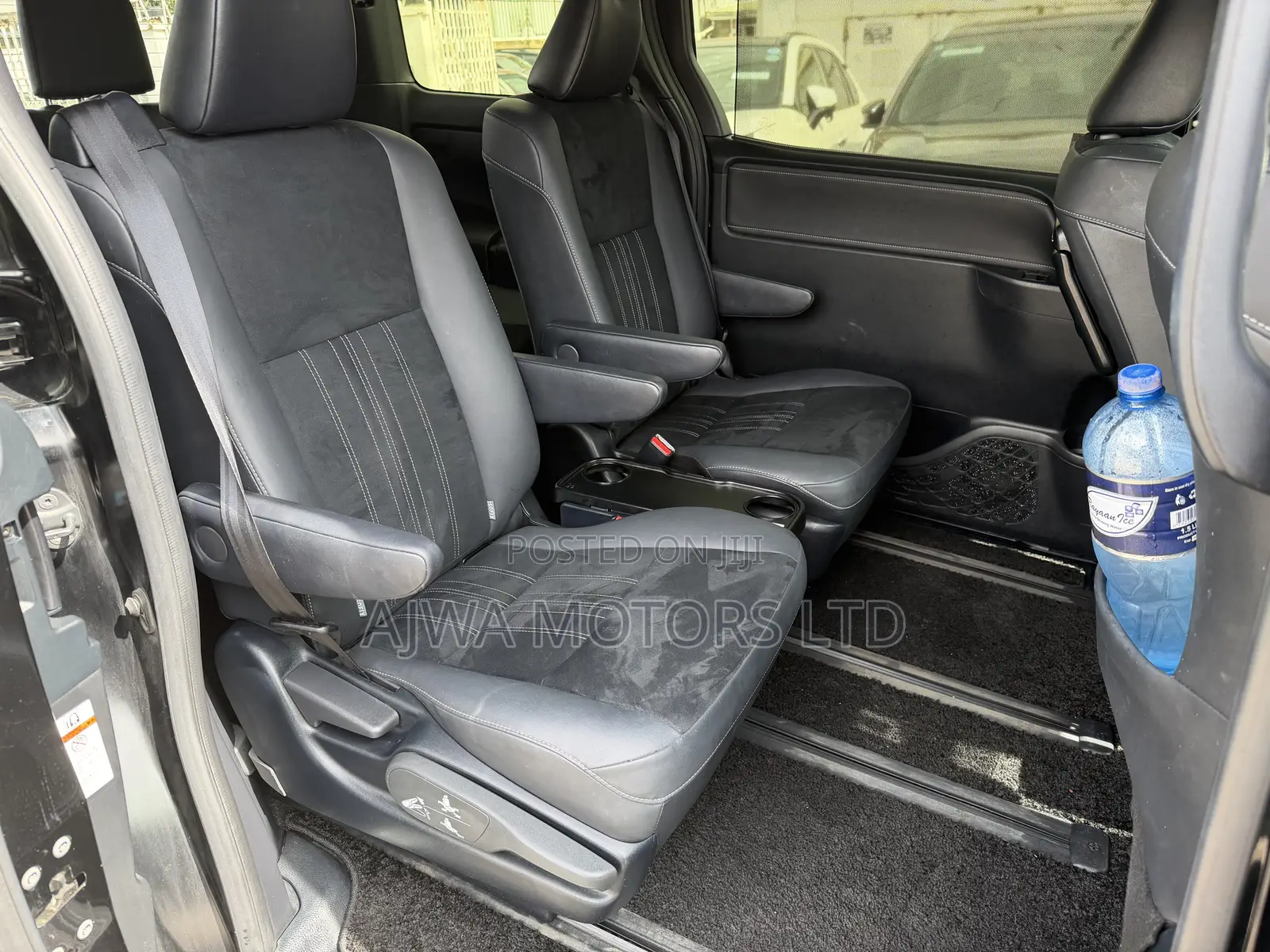 Toyota Esquire 2.0 FWD (7 seater) 2019 Black