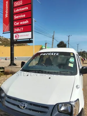 Toyota HiAce 2004 White