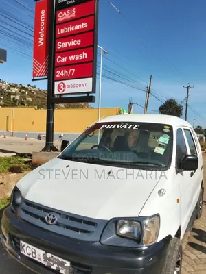 Toyota HiAce 2004 White