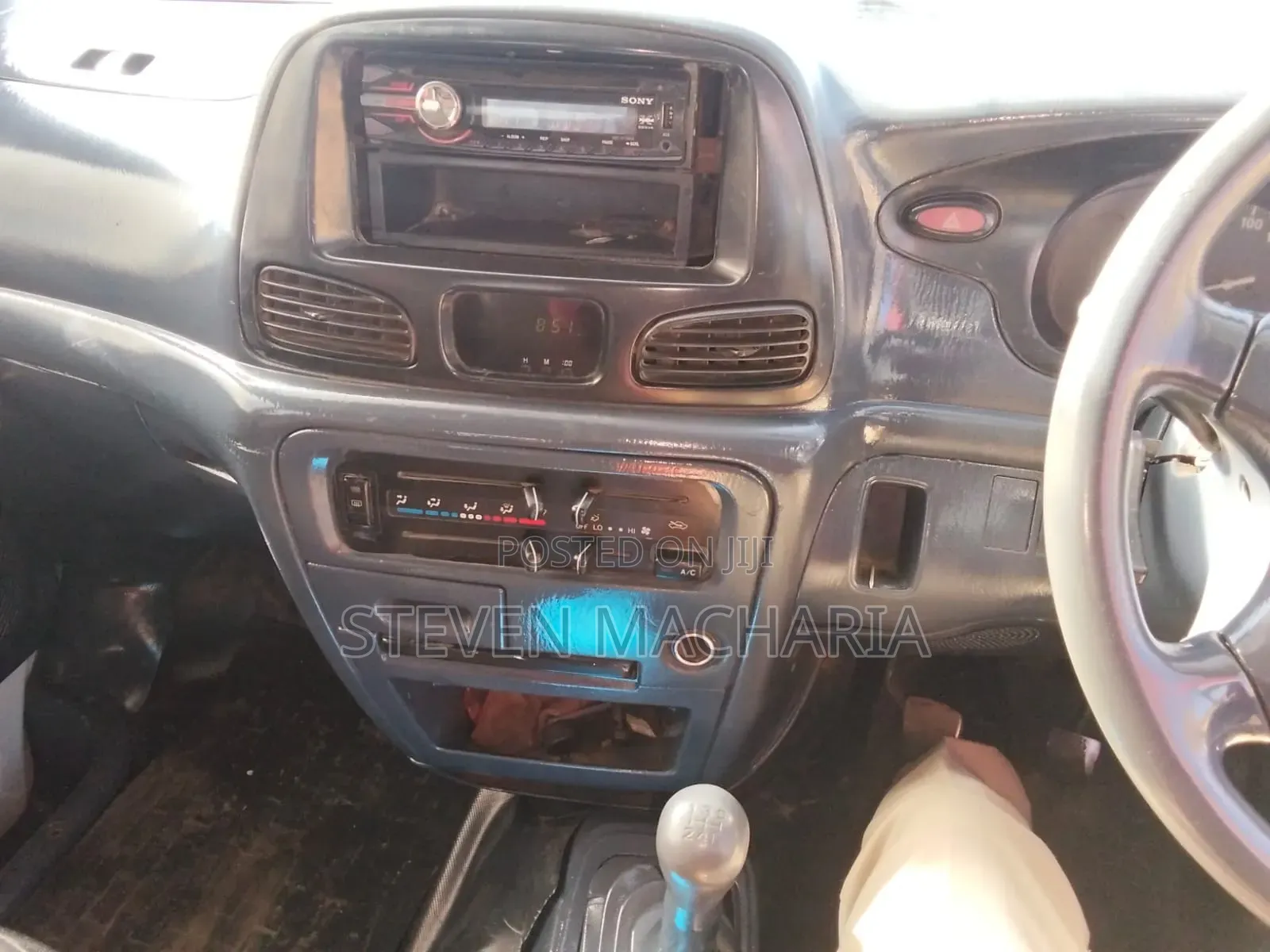 Toyota HiAce 2004 White
