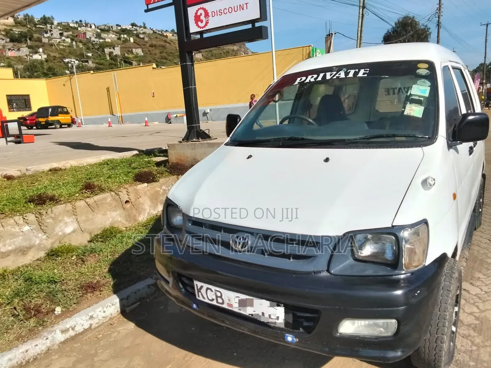 Toyota HiAce 2004 White