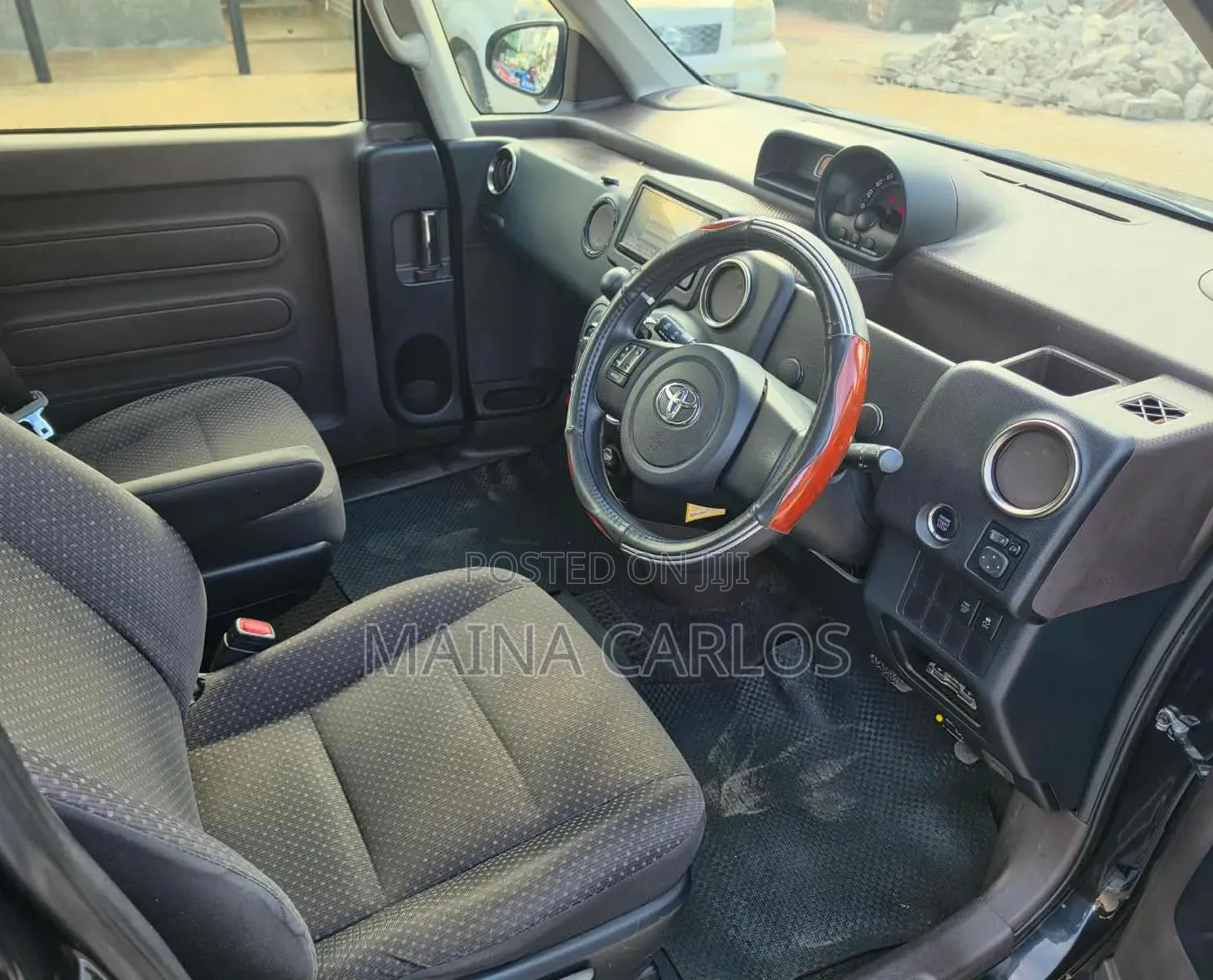 Toyota Spade 1.5 2014 Black
