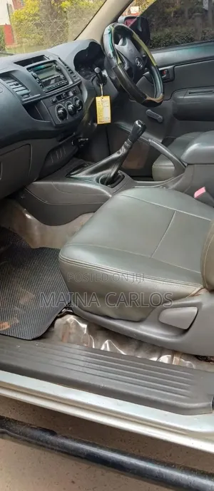 Toyota Hilux 2013 Silver