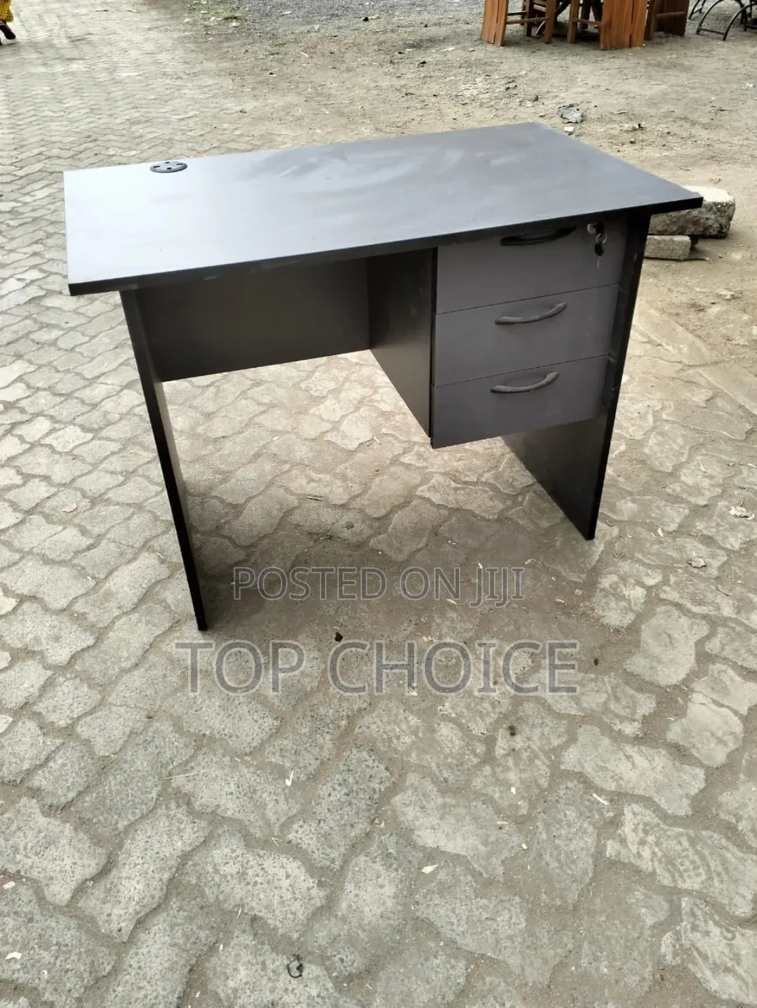 Drawer Less Office Desk. 3 FTS