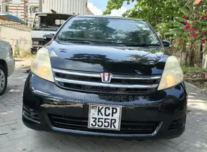 Toyota ISIS 2011 Black