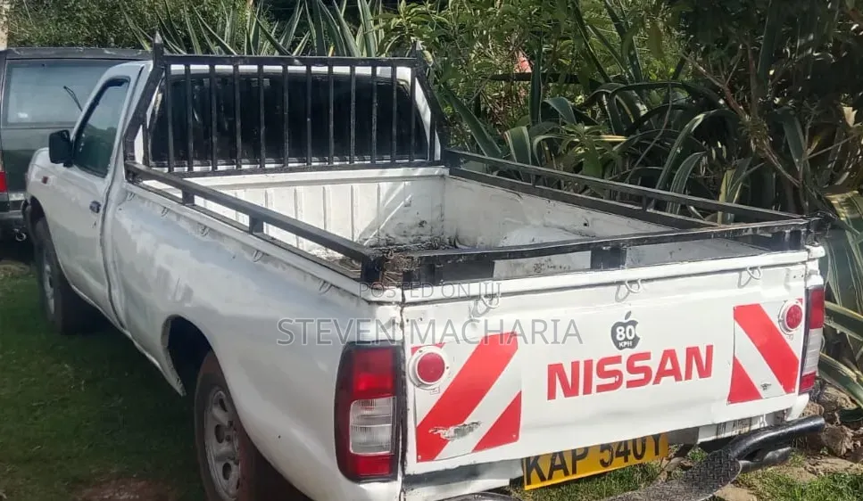 Nissan Hardbody 2000i 2006 White